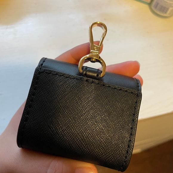 NEW Michael Kors AirPods case - Picture 3 of 8